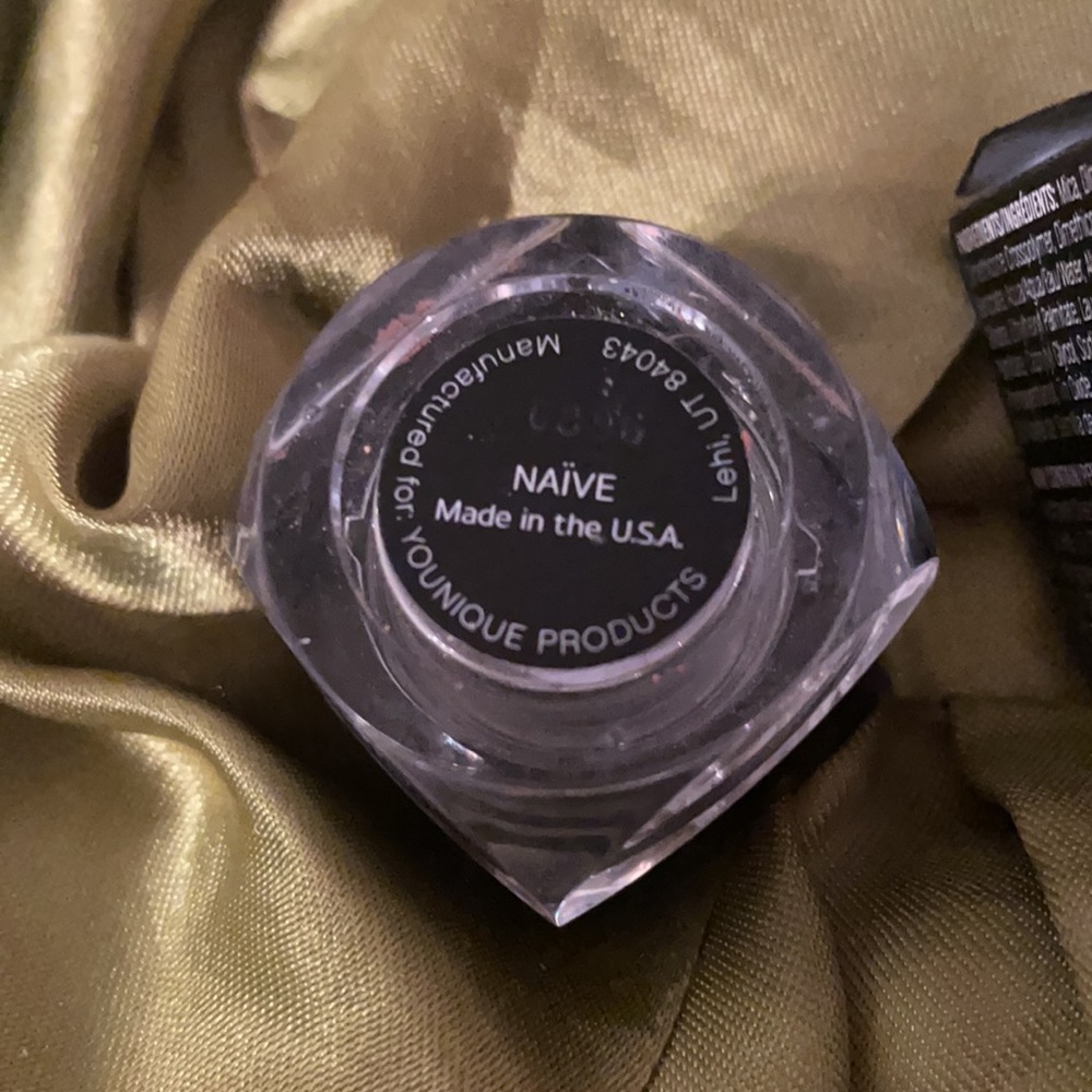 Younique - Picture 3 of 4